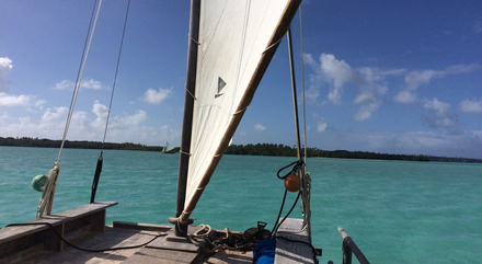 Naviguer en pirogue au milieu des lagons fait partie des activités phares