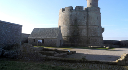 La tour et la chapelle