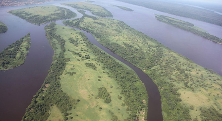 Vue aérienne du Congo, 8e plus grand fleuve du monde Vue aérienne du Congo, 8e plus grand fleuve du monde