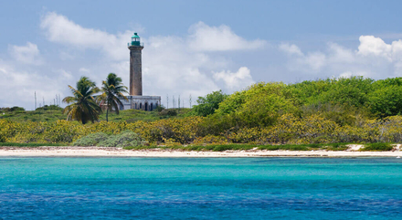 Phare de l'îlet de Petite-Terre en Guadeloupe Phare de l'îlet de Petite-Terre en Guadeloupe