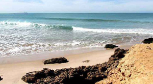 Les surfeuses marocaines défient les vagues