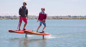 Voler sur l'eau, le futur des sports de glisse et de la voile