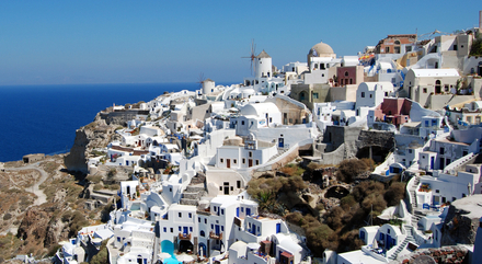 L'île de Santorin dans les Cyclades L'île de Santorin dans les Cyclades