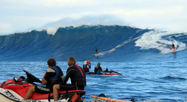 Jaws, également connu sous le nom de Peahi, est idéal pour le surf tracté. Nautisme Article