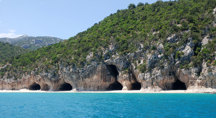 Les grottes de Cala Luna apportent un peu de fraicheur par forte chaleur. 