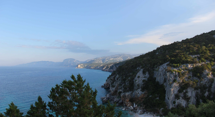 Le golfe est la partie maritime du Parc national du golfe d'Orosei et du Gennargentu, le plus grand de l'île, qui s'étend sur 73000 hectares. Le golfe est la partie maritime du Parc national du golfe d'Orosei et du Gennargentu, le plus grand de l'île, qui s'étend sur 73000 hectares.