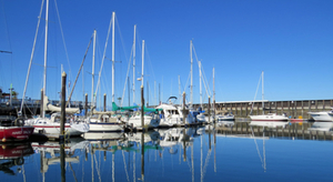 Un port de plaisance peut-il interdire de louer son navire sur Airbnb ?