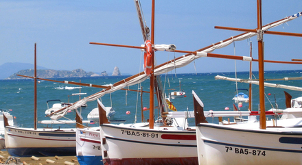 Beauté du cadre, sur la plage de Sa Riera, avec le panorama sur les Iles Medes. 