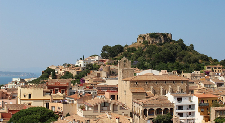 Begur et son château du XIe siècle. Le village compte quelque 4000 habitants. 