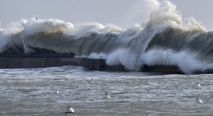 Les déferlantes glissent, plongent ou gonflent