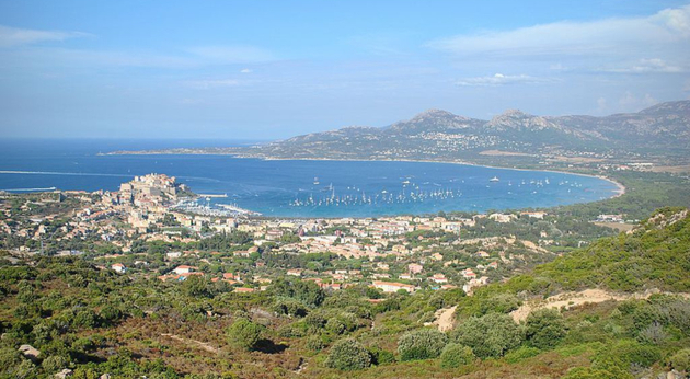 La baie de Calvi, capitale de la Balagne Nautisme Article