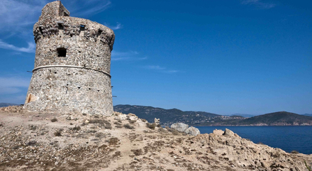 La Tour d'Omigna, à Cargèse (Côte Ouest).