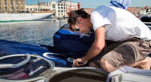 Tour de France: la course se joue aussi à terre