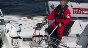 Eliès passe le Fastnet en tête
