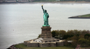 La montée des eaux menace la statue de la Liberté