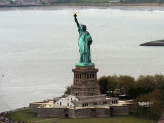 La montée des eaux menace la statue de la Liberté