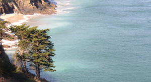 Hisser la grand voile sur la baie de Saint-Brieuc
