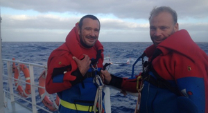 Retour à terre, neuf jours après le chavirage d'Arkema