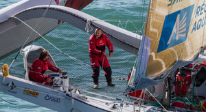 Deux marins bloqués 85 heures dans leur voilier retourné