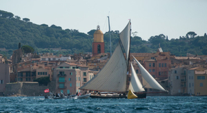 Les yachts centenaires débarquent à Saint-Tropez