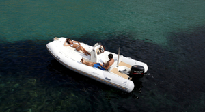 Coque traditionnelle ou semi-rigide : choisir le bon bateau