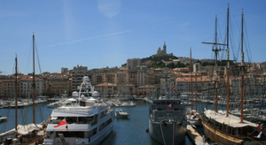 Un trois-mâts touche le fond à Marseille