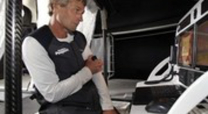 Les pilotes automatiques : l’équipier silencieux du bord