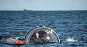 Poutine effectue une plongée en bathyscaphe
