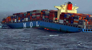 Incendie à bord du porte-conteneurs brisé