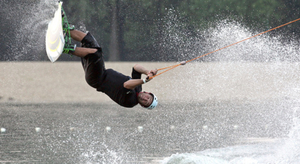 Le wakecable, du ski nautique sans bruit