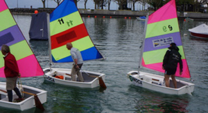 Les skippers bataillent en Optimist