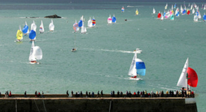 Beau spectacle sur l'eau en vue à Douarnenez
