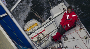 Erwan Tabarly file en tête le long des côtes africaines