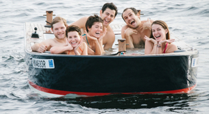 Voguer et buller avec le bateau jacuzzi