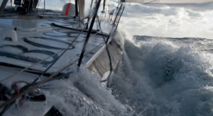 Alex Thomson revient fort