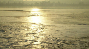 Vague de froid en Chine : les navires bloqués par les glaces