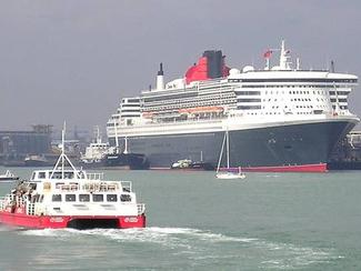 Queen Mary 2, Queen Elizabeth et Queen...