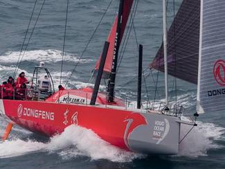 Volvo Ocean Race : deux femmes à bord de...