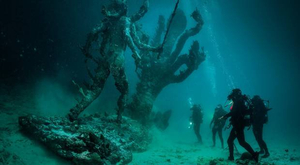 A Venise, l'artiste Damien Hirst de retour dans une fiction sous-marine