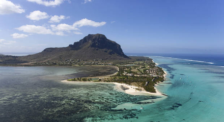 Le Morne culmine à 556 m.