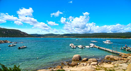  La baie de Santa Giulia est l'une des bases nautiques les plus complètes et les plus dynamiques de la région.