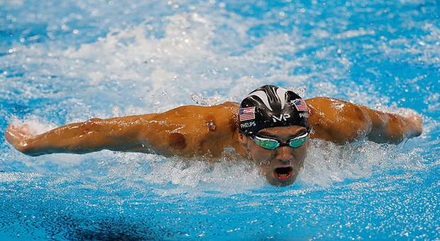 Michael Phelps, nageur américain spécialiste des épreuves de papillon, de nage libre et de quatre nages. Michael Phelps, nageur américain spécialiste des épreuves de papillon, de nage libre et de quatre nages.