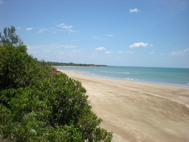 Plage de sable blanc à Darwin, Australie Nautisme Article