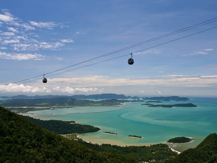 Le téléphérique qui permet de rejoindre le sommet du mont Mat Cincang situé à 709 mètres d'altitude.