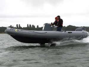 SEAir fait voler un bateau semi-rigide à foils