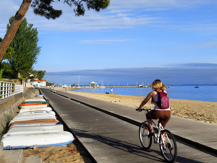 Piste cyclable le long de la plage l'Aiguillon