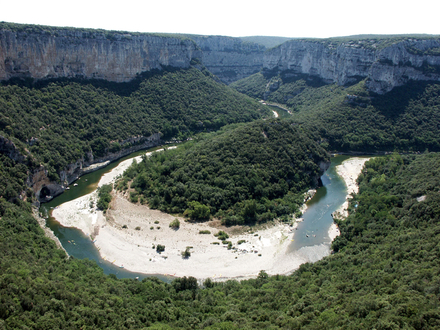 Le Cirque Madeleine à Saint Remèze en Ardèche Le Cirque Madeleine à Saint Remèze en Ardèche