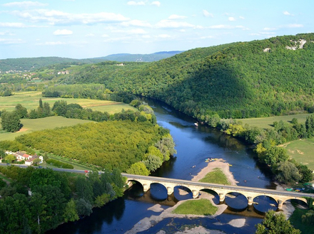 La Dordogne dans le Périgord La Dordogne dans le Périgord