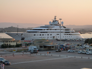 Le Topaz, méga yacht à louer !