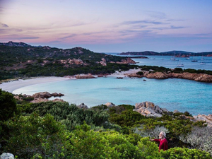 Il vit seul sur une île depuis 28 ans...